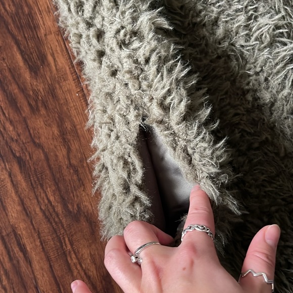 Me Jane Faux Sherpa Vest - Picture 3 of 7